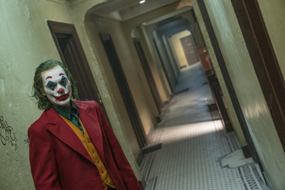 فیلم «جوکر» (Joker) پرداختی تاریک، خشن و با درجه بندی R از دلقک بدنام دنیای کمیک های دی سی مشهور به سلطان جنایت ساخته تاد فیلیپس است.