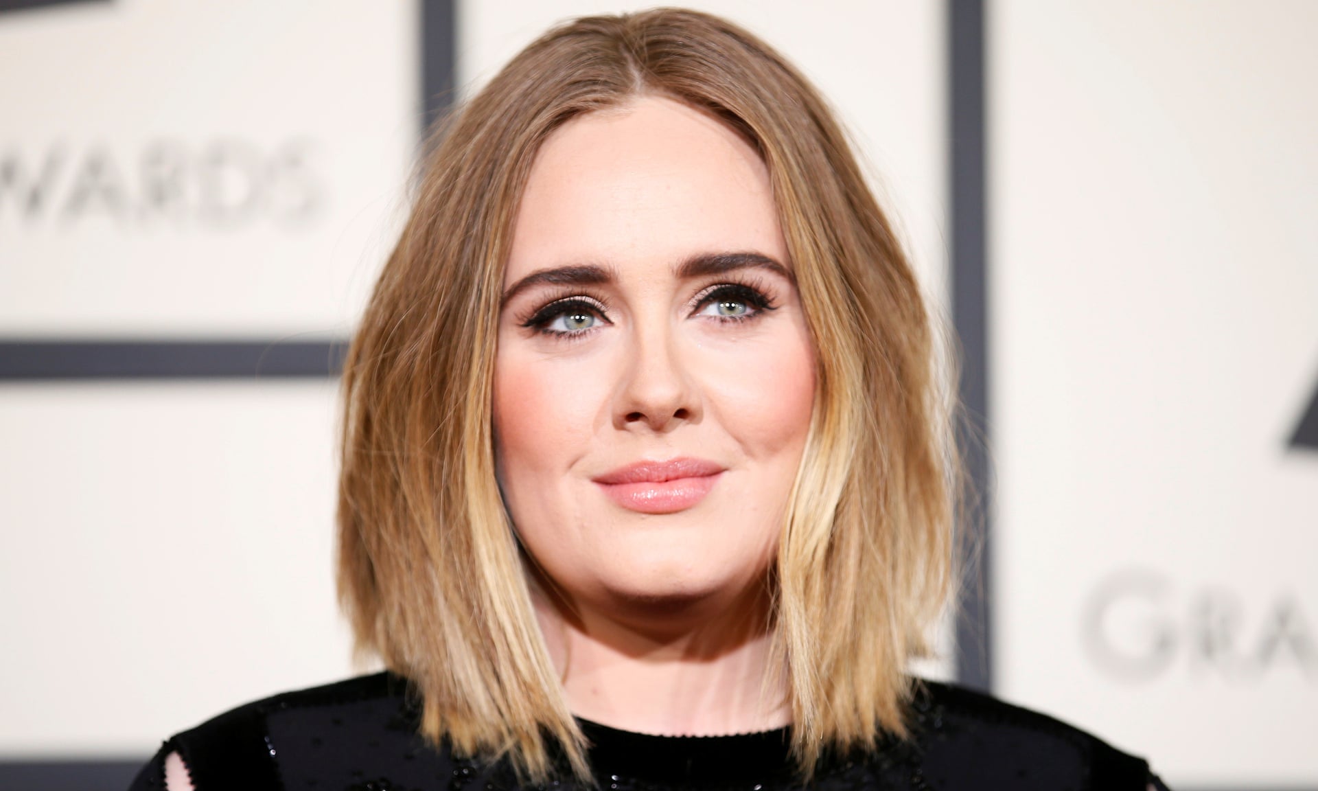 «اَدل» (Adele) خواننده و ترانه سرای مشهور بریتانیایی